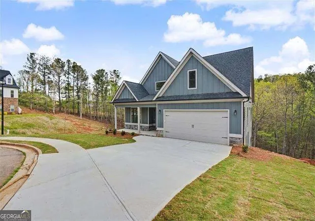 Photo 3 of Single family home for sale at 16 Altar Rock Ct, Cartersville, GA 30121 | MLS# 10841671 | Listing updated on 2026-10-08