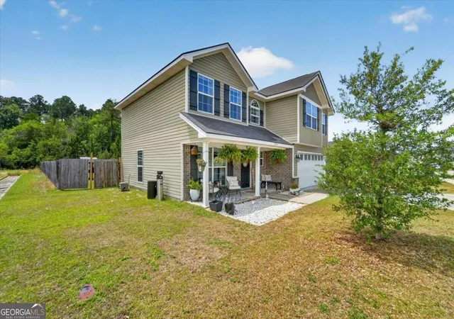 Photo 3 of Single family home for sale at 724 Waterlily Ct, Hinesville, GA 31313 | MLS# 10850737 | Listing updated on 2026-10-04