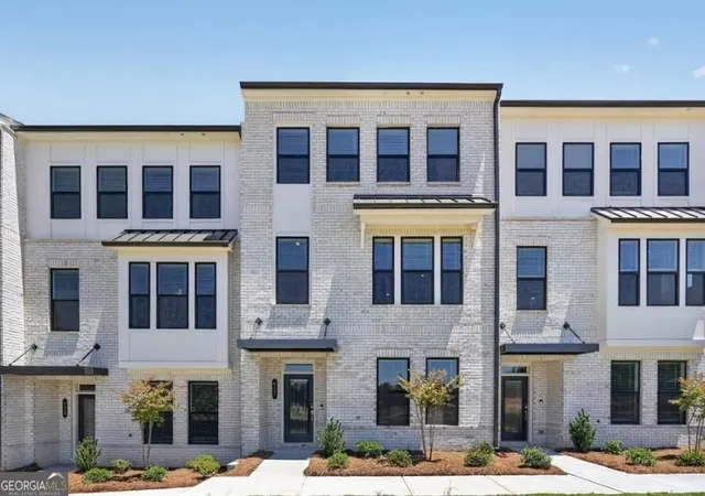 Photo 1 of Townhouse for sale at 627 Oak Blf Dr, Cumming, GA 30040 | MLS# 10847018 | Listing updated on 2026-10-06