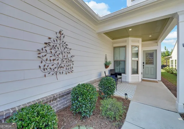 Photo 2 of Single family home for sale at 5663 Villa Crst Dr, Hoschton, GA 30548 | MLS# 10841154 | Listing updated on 2026-09-08