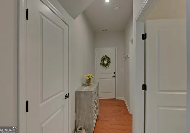Photo 4 of Single family home for sale at 5663 Villa Crst Dr, Hoschton, GA 30548 | MLS# 10841154 | Listing updated on 2026-09-08