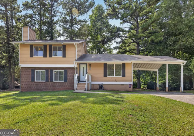 Photo 3 of Single family home for sale at 9256 Raven Dr, Jonesboro, GA 30238 | MLS# 10838988 | Listing updated on 2026-09-17