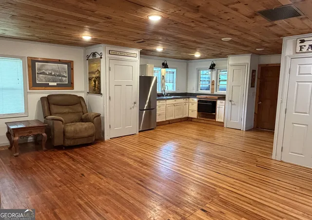 Photo 3 of House for sale at 525 Amys Crk 3 Ac Rd, Clarkesville, GA 30523 | MLS# 10853261 | Listing updated on 2026-10-09