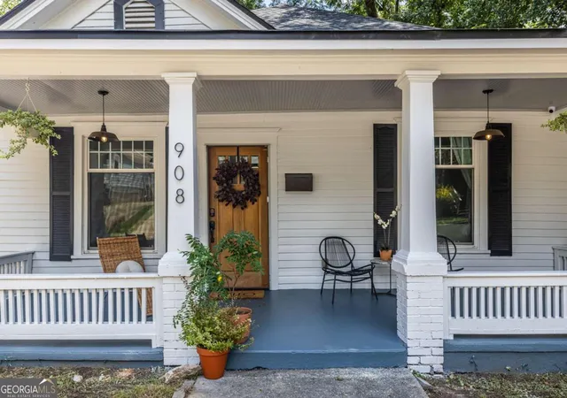 Photo 2 of Single family home for sale at 908 Oakhill Ave Sw, Atlanta, GA 30310 | MLS# 10842307 | Listing updated on 2026-09-09