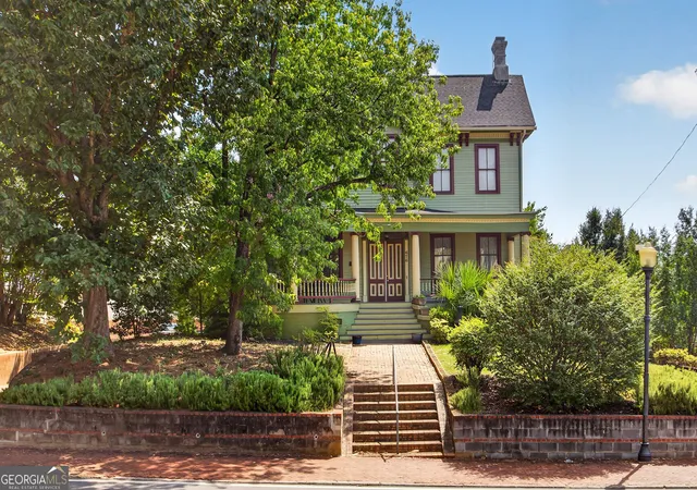 Photo 3 of Single family home for sale at 676 College St, Macon, GA 31201 | MLS# 10841967 | Listing updated on 2026-09-09