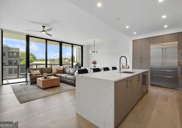 Photo 2 of Condo for sale at 2425 Peachtree Rd Ne #511, Atlanta, GA 30305 | MLS# 10845330 | Listing updated on 2026-09-29