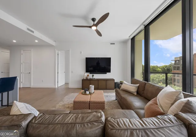 Photo 3 of Condo for sale at 2425 Peachtree Rd Ne #511, Atlanta, GA 30305 | MLS# 10845330 | Listing updated on 2026-09-29