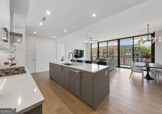 Photo 3 of Condo for sale at 2425 Peachtree Rd NE #511, Atlanta, GA 30305 | MLS# 10845330 | Listing updated on 2026-10-29