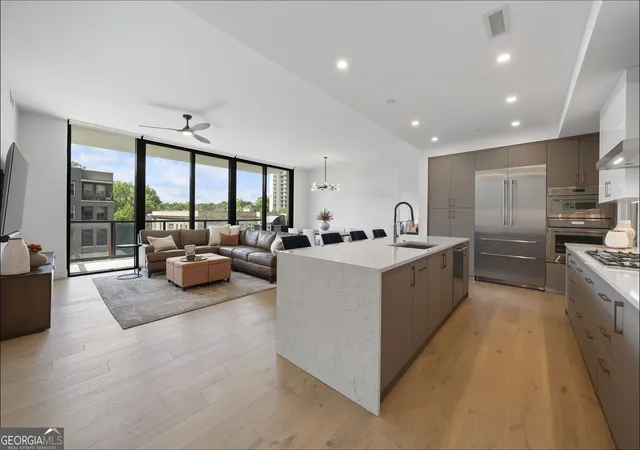 Photo 4 of Condo for sale at 2425 Peachtree Rd NE #511, Atlanta, GA 30305 | MLS# 10845330 | Listing updated on 2026-10-29
