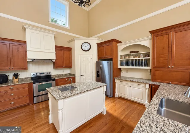 Photo 3 of Single family home for sale at 669 Shorewood Cir, Toccoa, GA 30577 | MLS# 10843179 | Listing updated on 2026-09-25