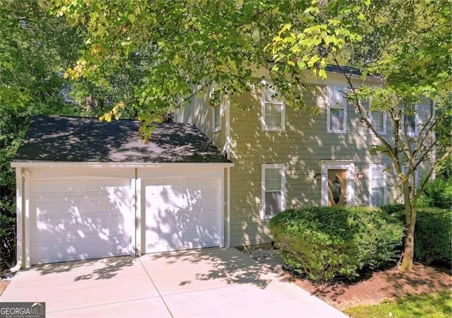 Photo 2 of Sale Pending at 10690 Plantation Brg Dr, Johns Creek, GA 30022 | MLS# 10847952 | Listing updated on 2026-09-18