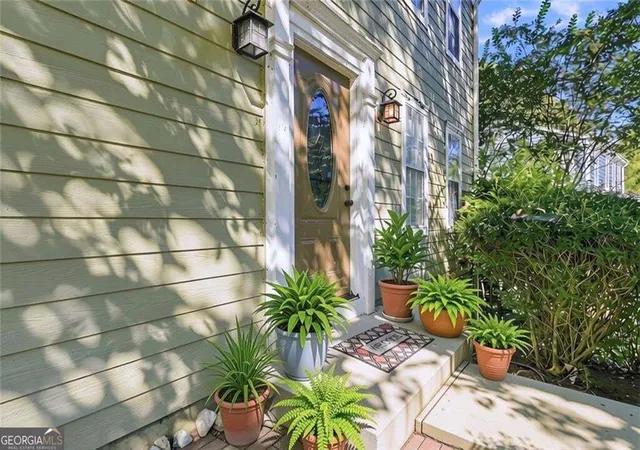 Photo 3 of Sale Pending at 10690 Plantation Brg Dr, Johns Creek, GA 30022 | MLS# 10847952 | Listing updated on 2026-09-18