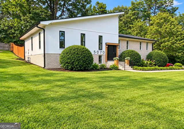 Photo 2 of Single family home for sale at 5070 SW Kerry Dr, Atlanta, GA 30331 | MLS# 10851795 | Listing updated on 2026-10-02