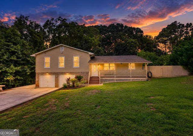 Photo 3 of Single family home for sale at 1042 Duke Dr Se, Conyers, GA 30013 | MLS# 10846225 | Listing updated on 2026-09-28