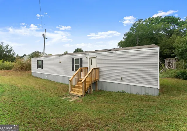 Photo 3 of Manufactured home for sale at 735 Holiness Campground Rd, Cleveland, GA 30528 | MLS# 10848834 | Listing updated on 2026-10-09
