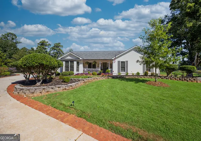 Photo 3 of Single family home for sale at 2928 Walt Stephens Rd, Jonesboro, GA 30236 | MLS# 10842177 | Listing updated on 2026-09-11