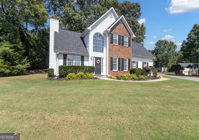 Photo 3 of Sale Pending at 10 Teal Ct, Senoia, GA 30276 | MLS# 10850643 | Listing updated on 2026-09-23