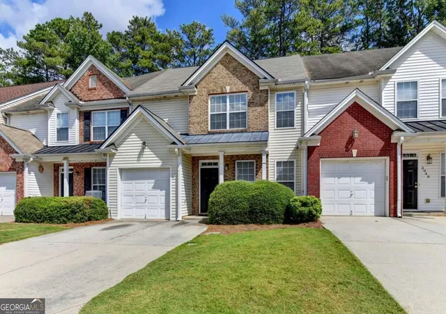 Townhouse for sale at 3050 Kentmere Dr, Cumming, GA 30040 | MLS# 10849584