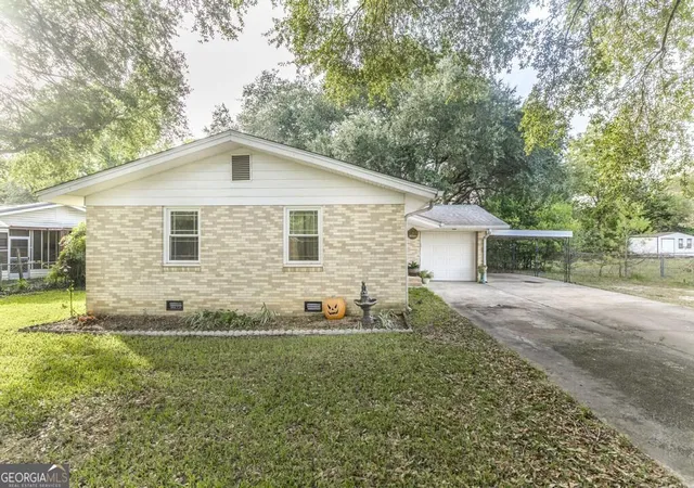 Photo 3 of Single family home for sale at 331 Mary Ln, Warner Robins, GA 31088 | MLS# 10880428 | Listing updated on 2026-10-29