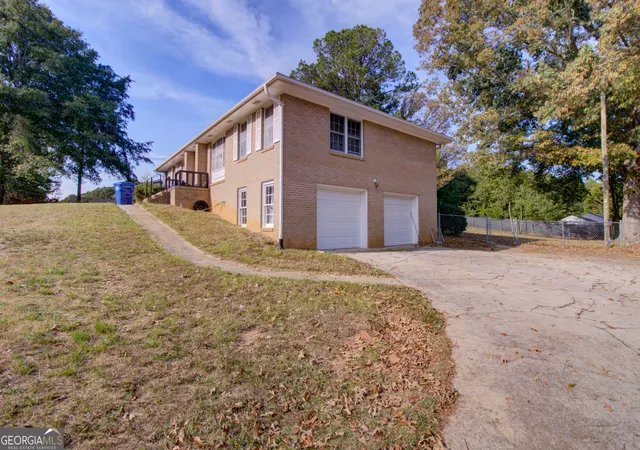 Photo 2 of Single family home for sale at 202 E Wright St, Winder, GA 30680 | MLS# 10851944 | Listing updated on 2026-10-09