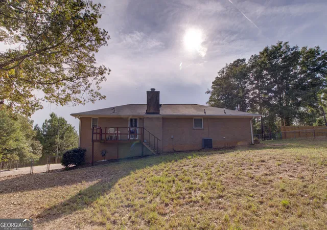 Photo 3 of Single family home for sale at 202 E Wright St, Winder, GA 30680 | MLS# 10851944 | Listing updated on 2026-10-09