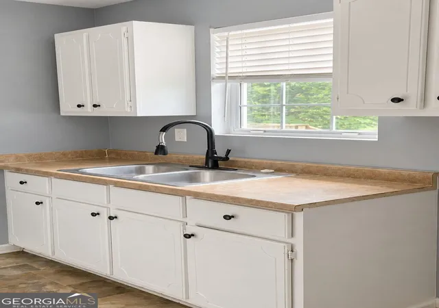 Photo 2 of Single family home for sale at 1347 Jackson St, Macon, GA 31201 | MLS# 10844105 | Listing updated on 2026-09-11