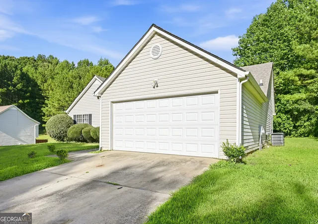 Photo 2 of Sale Pending at 3924 Old Ivy Ct, Ellenwood, GA 30294 | MLS# 10838750 | Listing updated on 2026-09-14