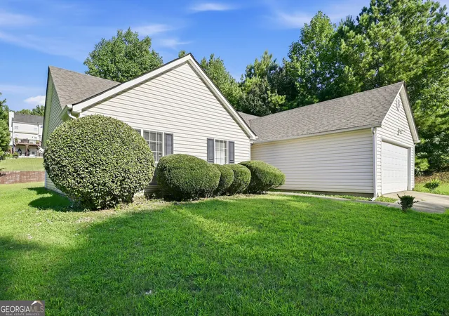 Photo 3 of Sale Pending at 3924 Old Ivy Ct, Ellenwood, GA 30294 | MLS# 10838750 | Listing updated on 2026-09-14