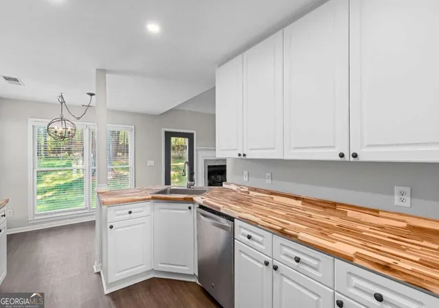 Photo 3 of Single family home for sale at 602 Overhill Dr, Woodstock, GA 30189 | MLS# 10839138 | Listing updated on 2026-09-17