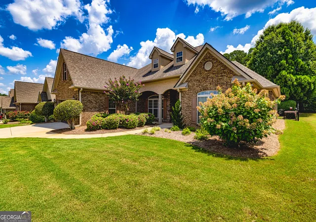 Photo 2 of Single family home for sale at 304 Relative Trl, Mcdonough, GA 30253 | MLS# 10841030 | Listing updated on 2026-09-19