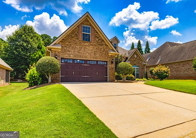 Photo 3 of Single family home for sale at 304 Relative Trl, Mcdonough, GA 30253 | MLS# 10841030 | Listing updated on 2026-09-19