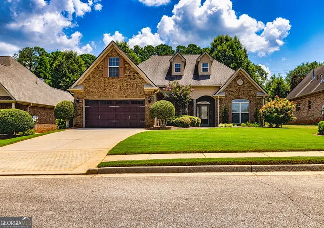 Photo 3 of Single family home for sale at 304 Relative Trl, Mcdonough, GA 30253 | MLS# 10841030 | Listing updated on 2026-09-19