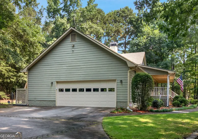Photo 4 of Sale Pending at 207 Williamsburg Cir, Mcdonough, GA 30253 | MLS# 10839858 | Listing updated on 2026-09-08