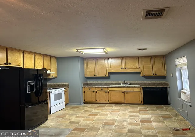 Photo 2 of Single family home for sale at 162 Sherwood Loop, Mcdonough, GA 30253 | MLS# 10846668 | Listing updated on 2026-09-30