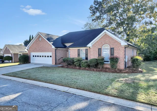 Photo 2 of Single family home for sale at 3010 Somerset Dr, Mcdonough, GA 30253 | MLS# 10880790 | Listing updated on 2026-10-29