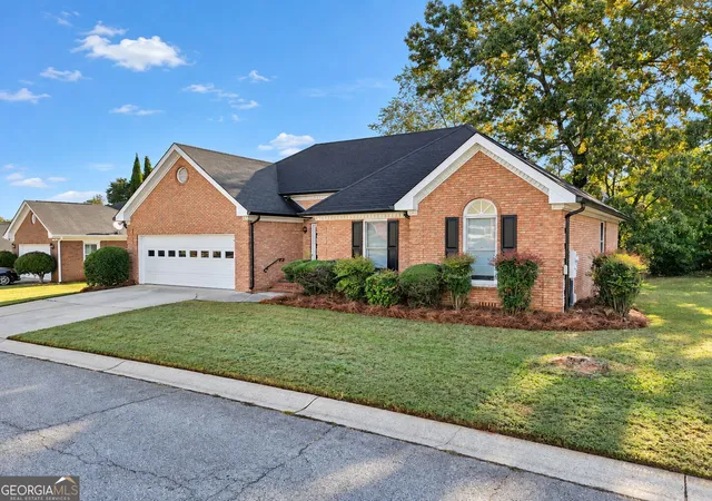 Photo 3 of Single family home for sale at 3010 Somerset Dr, Mcdonough, GA 30253 | MLS# 10880790 | Listing updated on 2026-10-29
