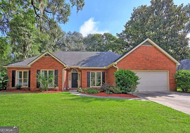 Photo 1 of Single family home for sale at 105 Farringdon Cir, Savannah, GA 31410 | MLS# 10840296 | Listing updated on 2026-09-17