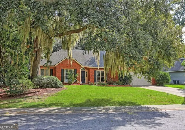 Photo 2 of Single family home for sale at 105 Farringdon Cir, Savannah, GA 31410 | MLS# 10840296 | Listing updated on 2026-09-17