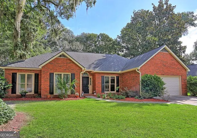 Photo 3 of Single family home for sale at 105 Farringdon Cir, Savannah, GA 31410 | MLS# 10840296 | Listing updated on 2026-09-17