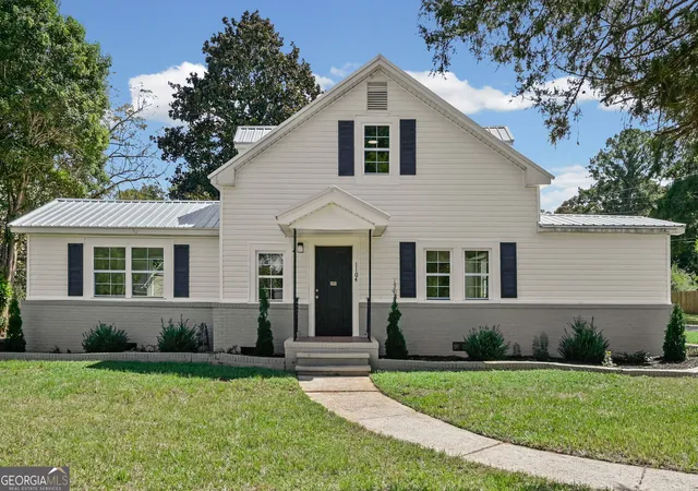 Photo 1 of Single family home for sale at 1104 E Mcintosh Rd, Griffin, GA 30223 | MLS# 10844119 | Listing updated on 2026-09-11