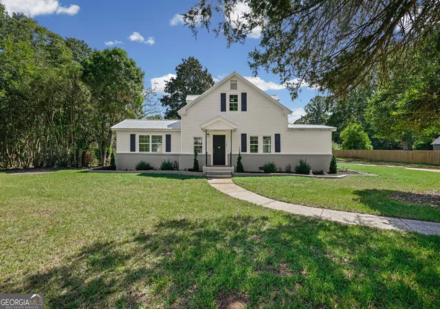 Photo 2 of Single family home for sale at 1104 E Mcintosh Rd, Griffin, GA 30223 | MLS# 10844119 | Listing updated on 2026-09-11