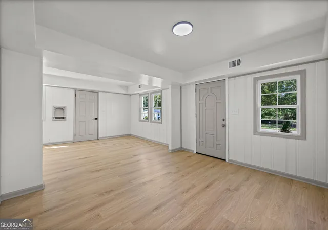 Photo 4 of Single family home for sale at 1104 E Mcintosh Rd, Griffin, GA 30223 | MLS# 10844119 | Listing updated on 2026-09-11