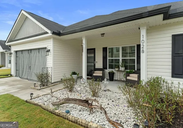 Photo 3 of Single family home for sale at 1028 Meloney Dr, Hinesville, GA 31313 | MLS# 10844789 | Listing updated on 2026-09-16