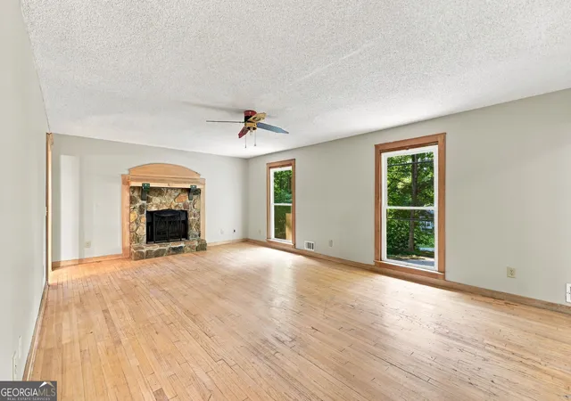 Photo 4 of Single family home for sale at 1513 Sandpiper Dr, Woodstock, GA 30189 | MLS# 10839347 | Listing updated on 2026-09-20