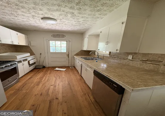 Photo 3 of Single family home for sale at 4075 Edgewood Cir, Columbus, GA 31907 | MLS# 10851911 | Listing updated on 2026-10-07