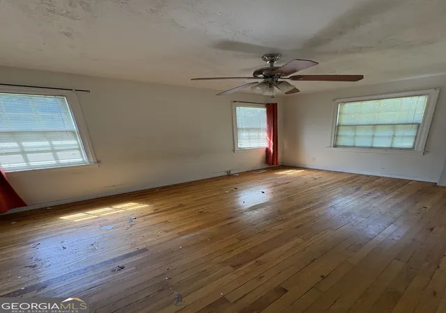 Photo 4 of Single family home for sale at 4075 Edgewood Cir, Columbus, GA 31907 | MLS# 10851911 | Listing updated on 2026-10-07