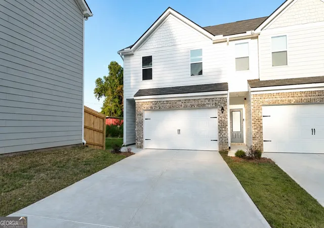 Townhouse for sale at 5428 Biltmore Dr, Atlanta, GA 30349 | MLS# 10838868