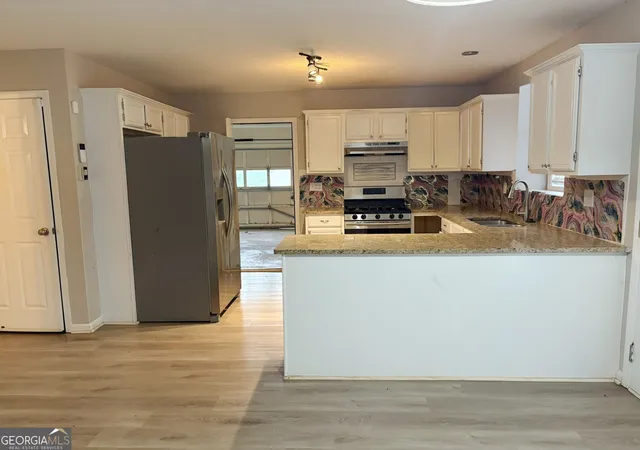 Photo 3 of Single family home for sale at 464 Walnut Crk Dr, Stockbridge, GA 30281 | MLS# 10851668 | Listing updated on 2026-10-09