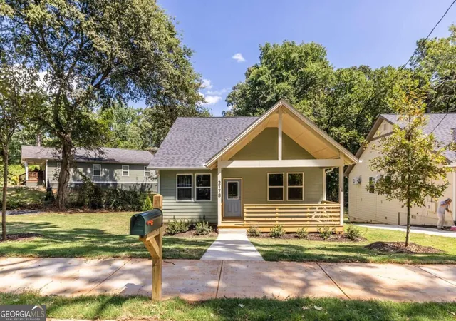 Photo 3 of Single family home for sale at 2178 Bicknell St Nw, Atlanta, GA 30315 | MLS# 10846445 | Listing updated on 2026-09-30