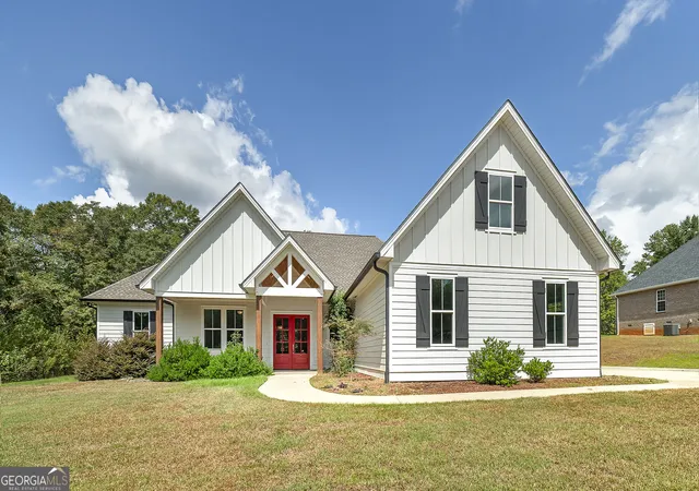 Photo 1 of Single family home for sale at 194 High Blf Ct, Milledgeville, GA 31061 | MLS# 10847164 | Listing updated on 2026-09-30